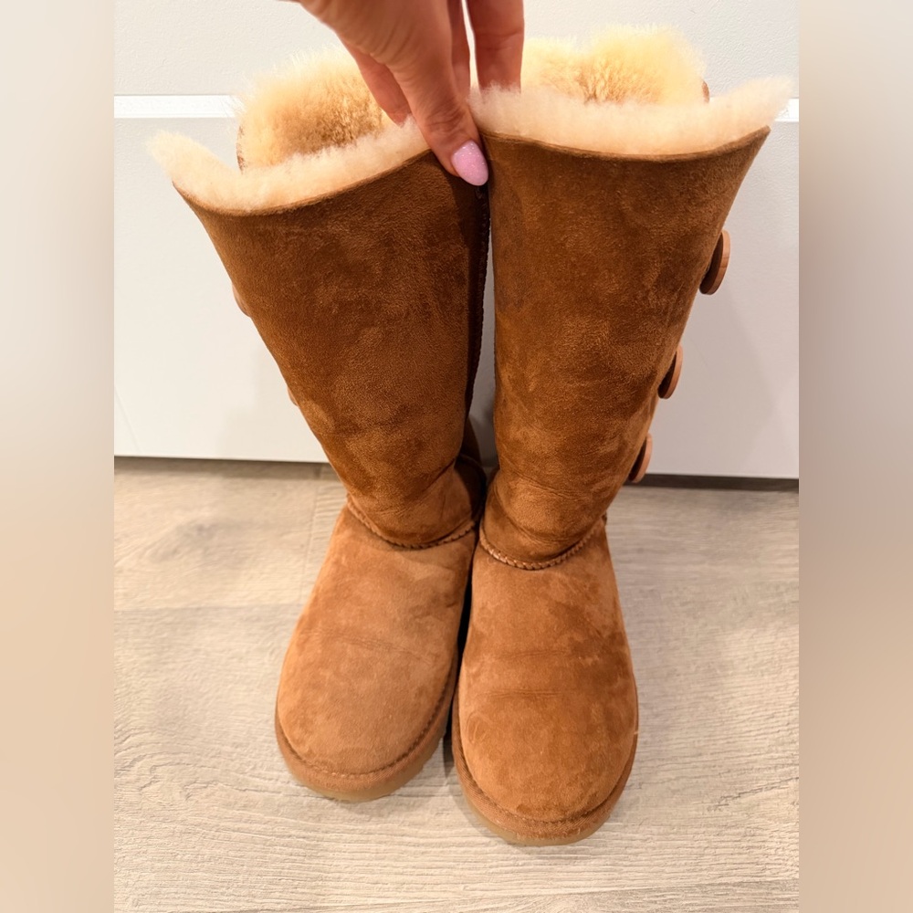 UGG Tan Suede Boots with Shearling - Picture 6 of 6